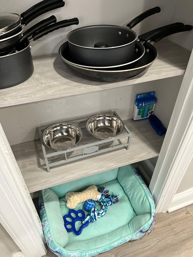 Building Photo - 444 Oneida St