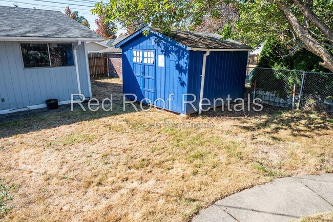 Building Photo - 702 S 51st St