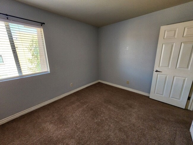 Building Photo - Nice Guard Gated Bella Vita Unit with larg...