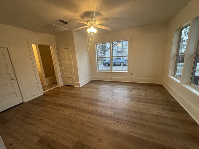 Building Photo - 467 N Paddock Ave