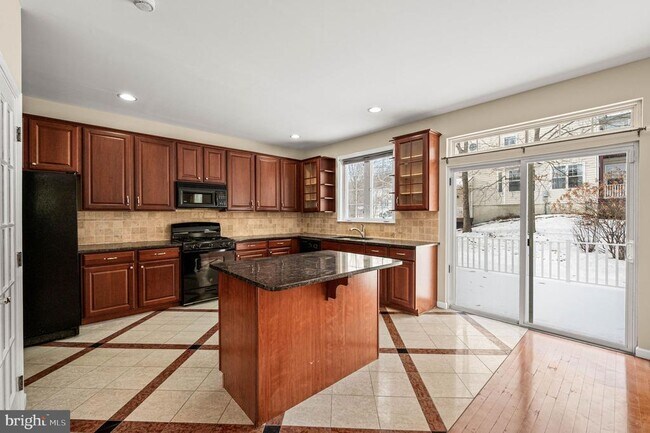 Building Photo - 120 Elizabeth Ct