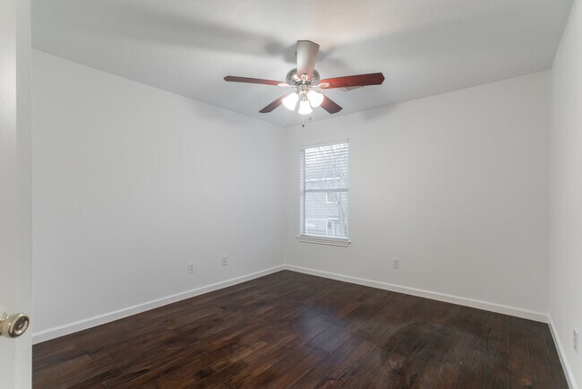 Building Photo - 226 Blushwood Pl