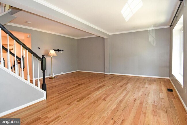 Building Photo - 5987 Edgehill Ct