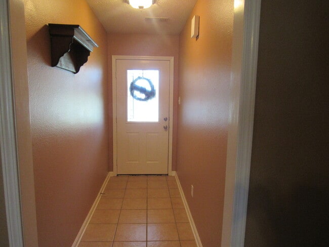 Building Photo - Contact Peggy 501 676 1758 Pets ok with approval