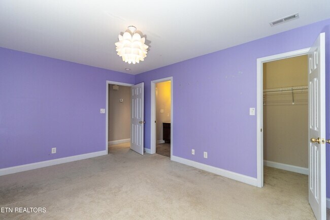 Building Photo - 8334 Bay Gardens Ln