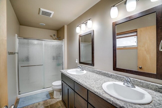 Building Photo - 818 Redan Dr