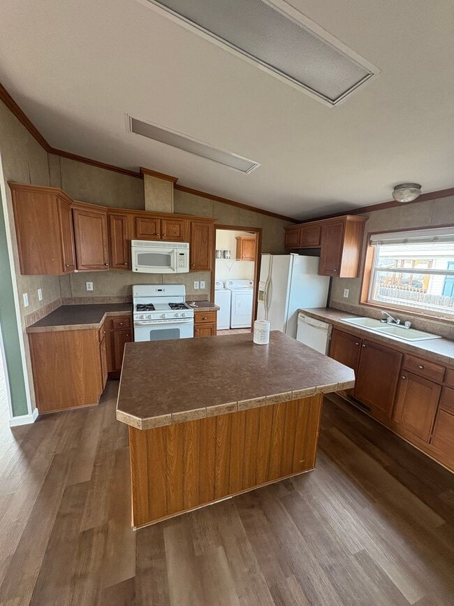 Building Photo - 4 bedroom