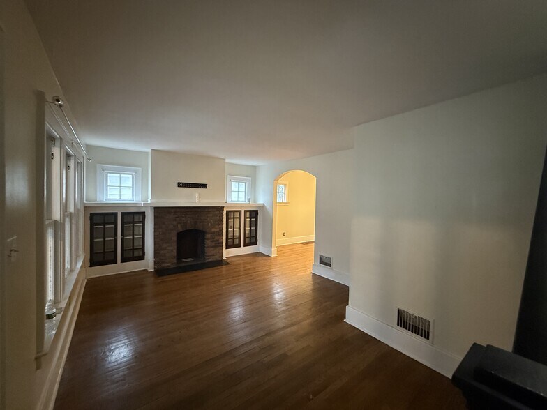 Building Photo - 502 Boyden St