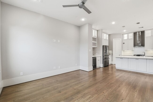 Building Photo - Rooftop Deck with Downtown Views in Sawyer Heights