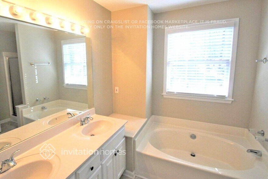 Building Photo - 4000 Bent Willow Ln