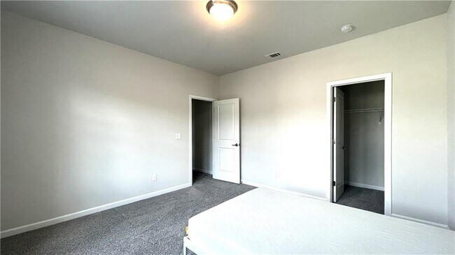 Building Photo - 1835 Wellston Dr