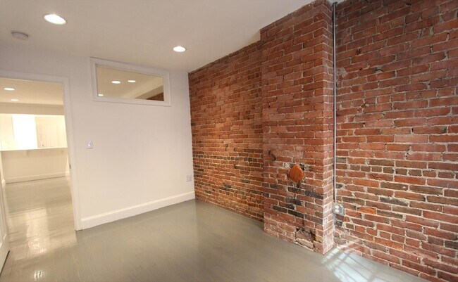 Building Photo - 127 St Botolph St