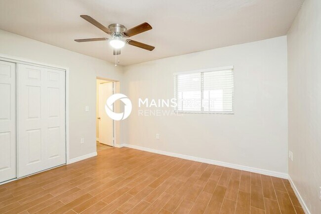 Building Photo - 3 Bedroom Pet-Friendly Home in Fort Myers, FL with Main Street Renewal