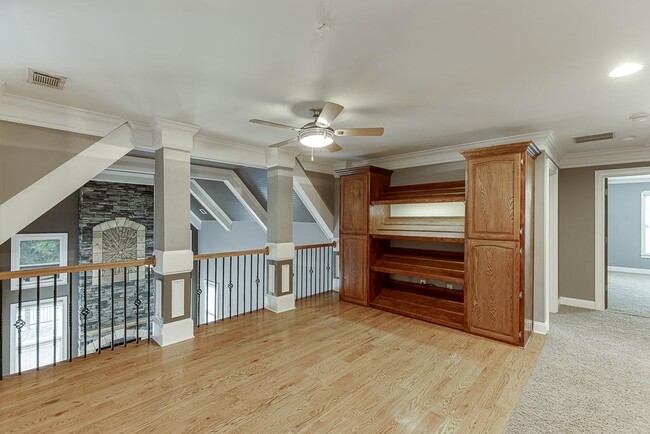 Building Photo - 940 Chateau Forest Rd