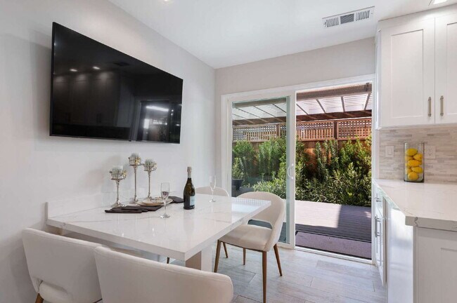 Building Photo - Sonoma 4 Bed 2 Bath Home.
