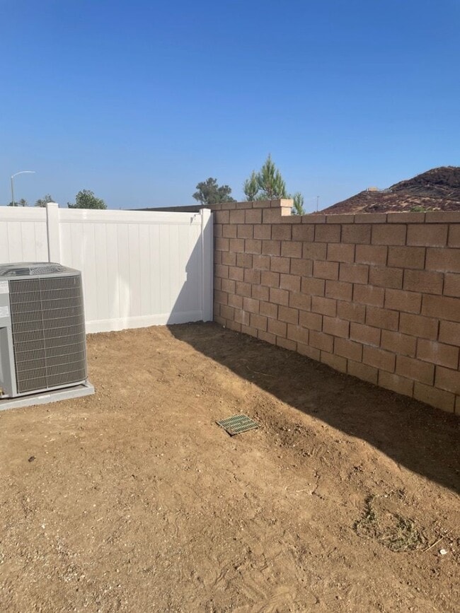 Building Photo - Beautiful New Home