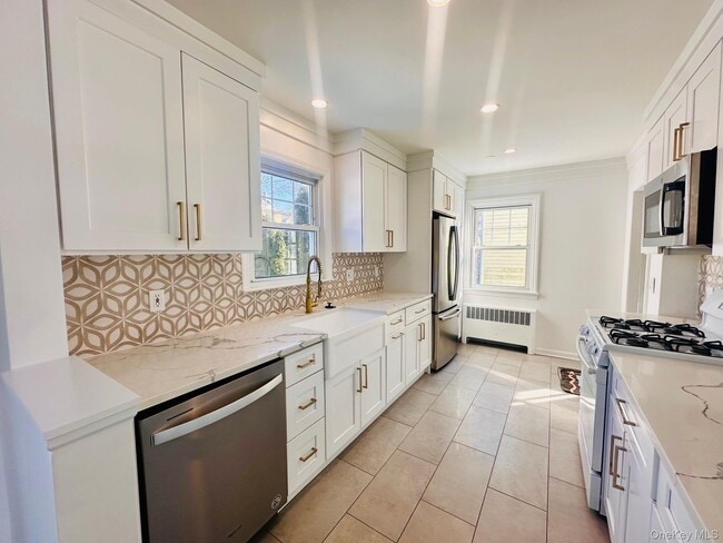 Building Photo - 11 W Glen Ave