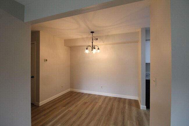 Building Photo - 1112 Blue Ridge Dr