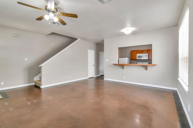 Building Photo - 200 Sandstone Dr