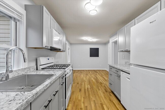 Building Photo - 183 Bradley St