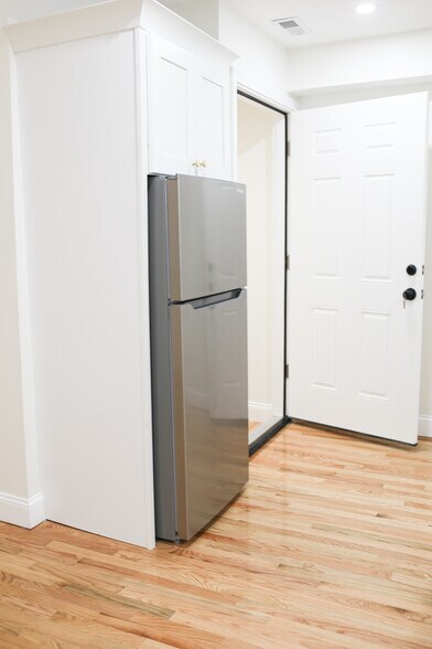 Building Photo - 170 Salem St