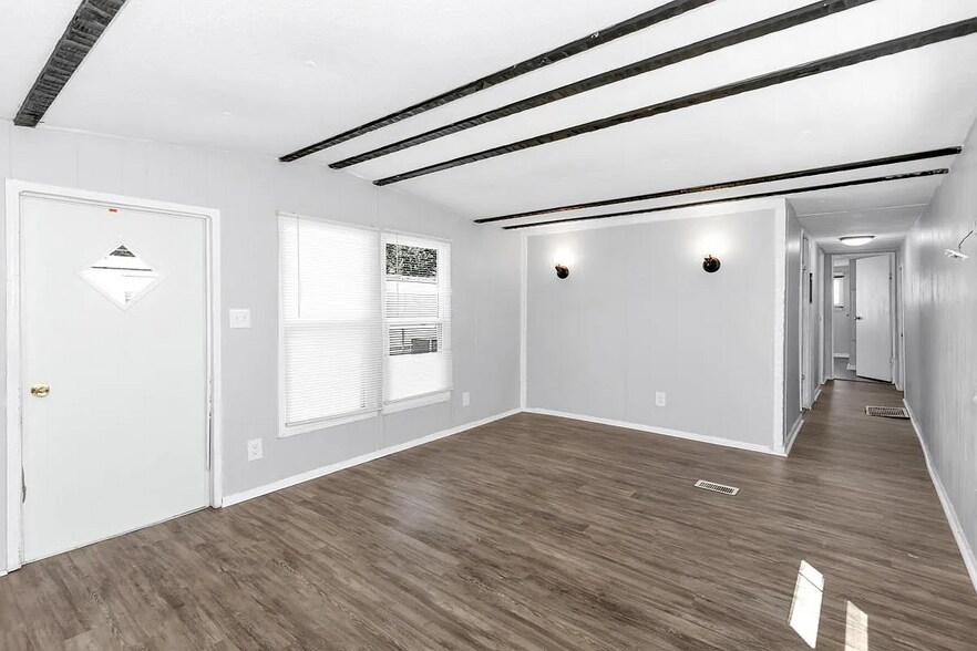 Building Photo - 415 W Limestone Rd