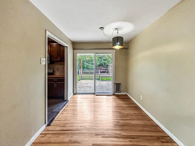 Building Photo - $0 DEPOSIT OPTION. CHARMING 3-BEDROOM HOME NEAR CHERRY CREEK TRAIL AND COOK PARK