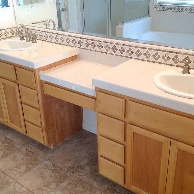 Building Photo - 814 Round Hill Dr