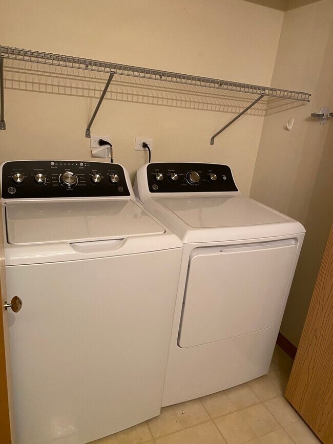 Building Photo - 759 Cherry Creek Dr