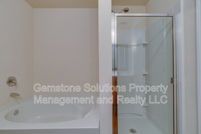 Building Photo - 2508 Queen Bee Dr