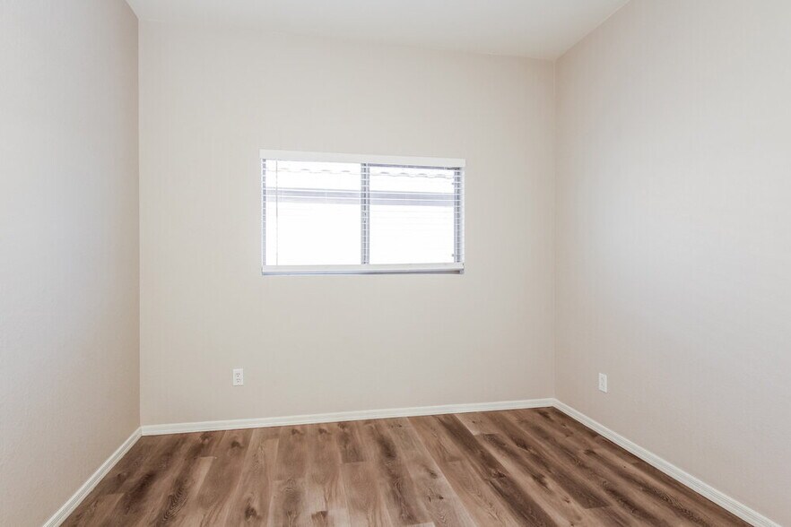 Building Photo - 3134 W Cavedale Dr