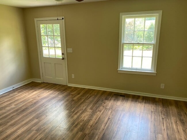 Building Photo - Coming Soon with new photos!- 6/20/26-THREE BEDROOM/TWO BATH BUNGALOW - GREAT LOCATION!