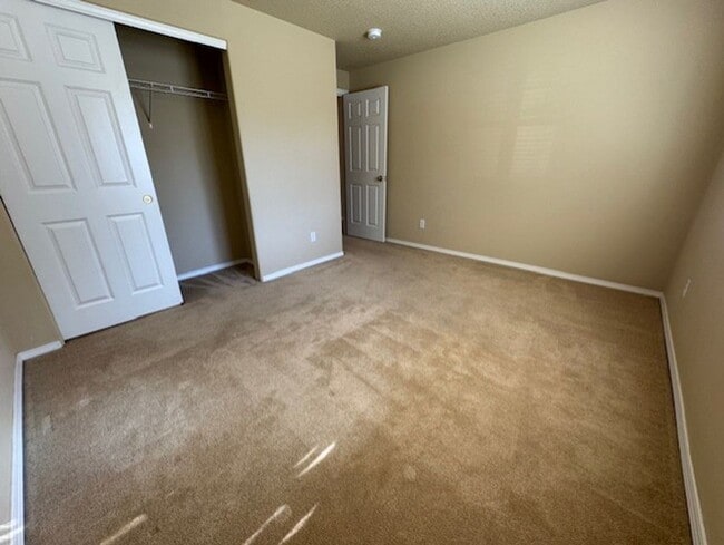 Building Photo - Single level home SE Bend