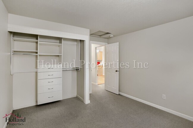 Building Photo - 2680 SW 87th Ave