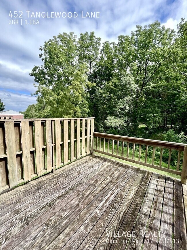 Building Photo - 452 Tanglewood Ln