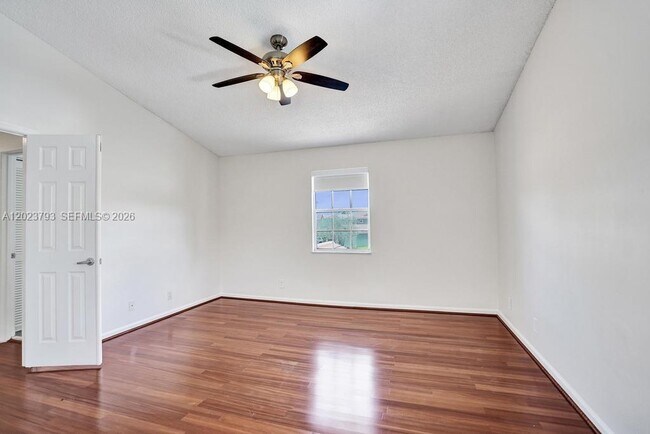 Building Photo - 21461 Sawmill Ct