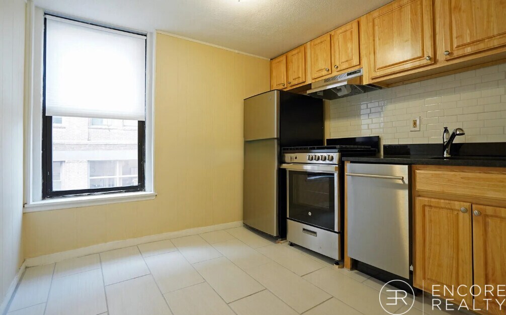 Building Photo - 238 Cambridge St