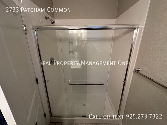 Building Photo - 2733 Patcham Common