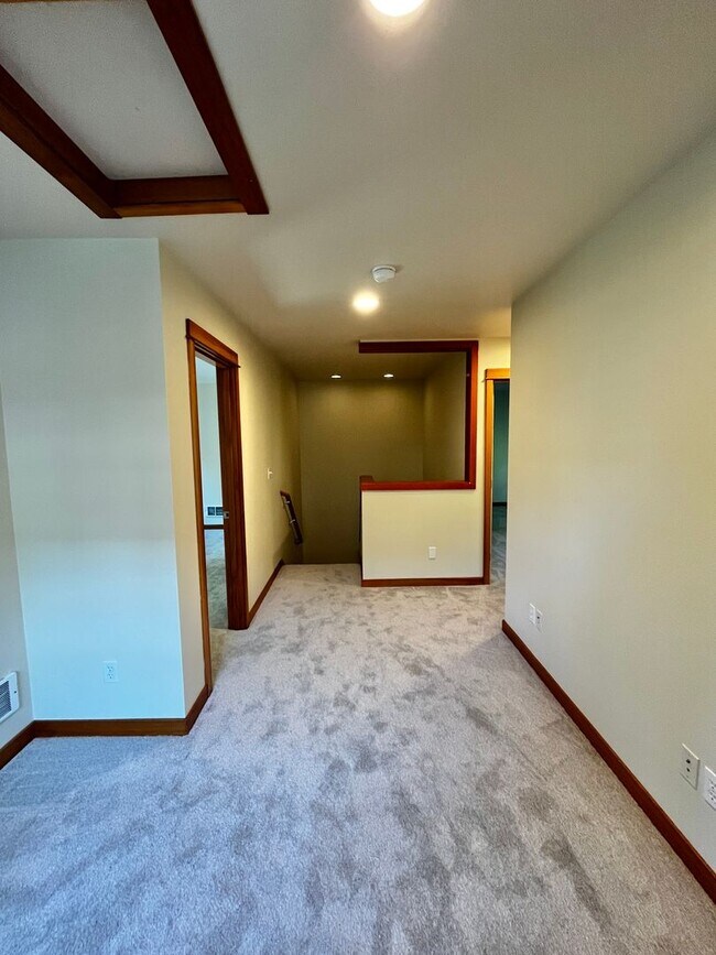 Building Photo - Beautiful 4 Bedroom Bainbridge Home Close ...