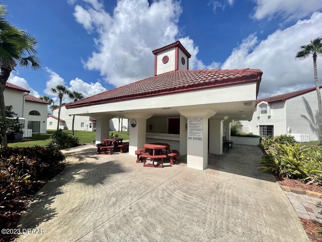 Building Photo - 200 Florida Shores Blvd
