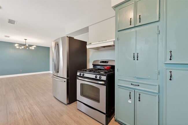 Building Photo - 12211 Chimney Rock Rd