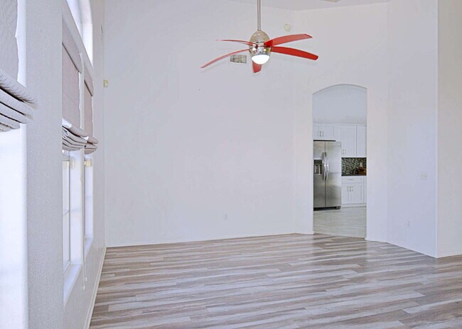 Building Photo - 5/3 Stunner in Cathedral City
