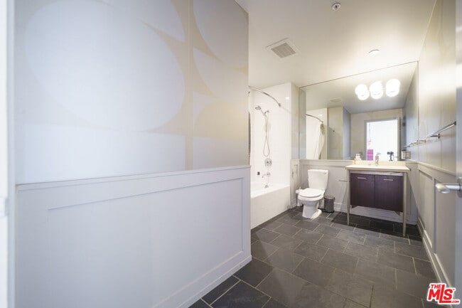 Building Photo - 1155 S Grand Ave