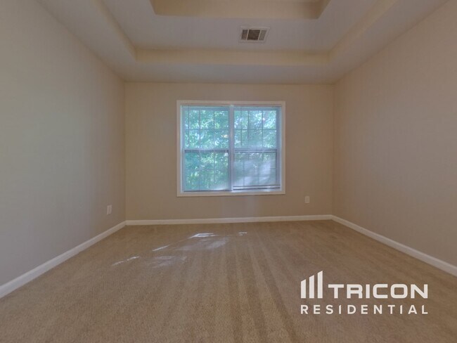 Building Photo - 4650 Camelot Dr
