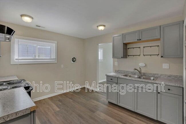 Building Photo - 2416 Dawnlight Ave