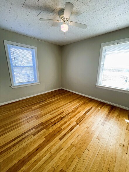 Building Photo - 4960 Fyler Ave