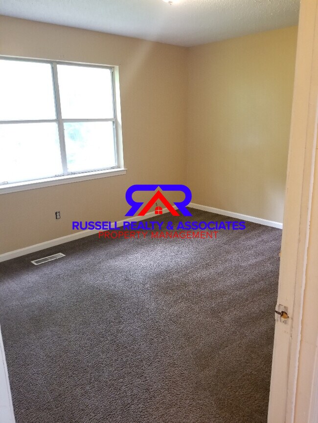 Building Photo - 2-Story Townhome