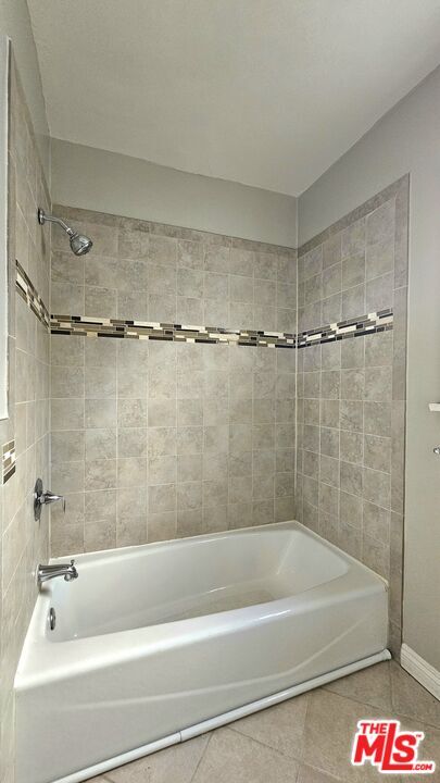 Building Photo - 1022 S Norton Ave