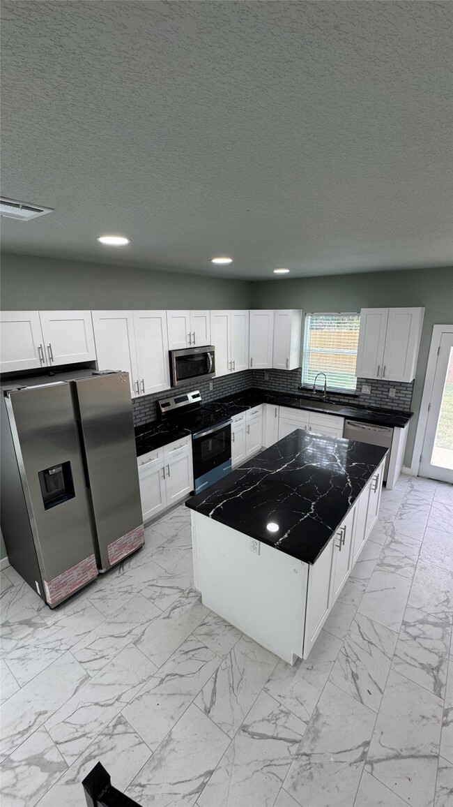 Building Photo - 121 S 10th St