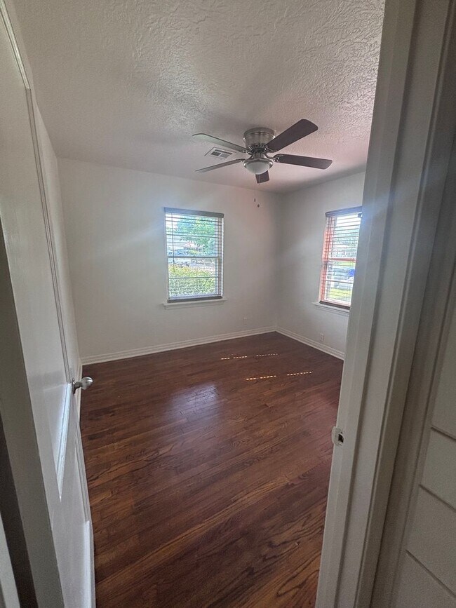 Building Photo - 2 Bed/1 bath home near Norman North